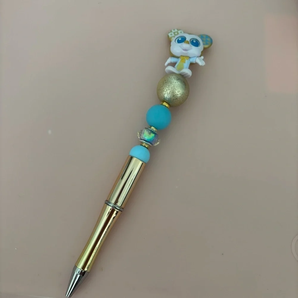 Disney Doorables: Mickey Mouse: Wonderland Mickey Mouse handmade beaded pen